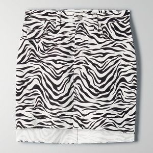 New Wilfred Free Aritzia Zebra Print Denim Skirt (size 2)